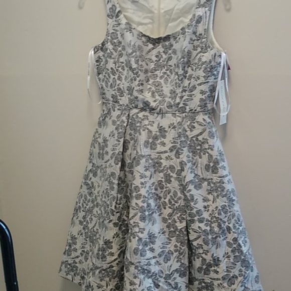 Dress - Picture 2 of 4